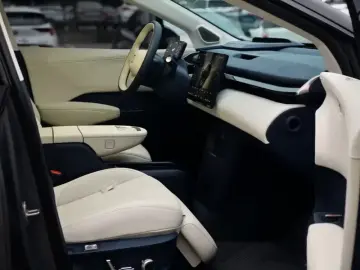 2025 Zeekr X с пробегом 9 200 км