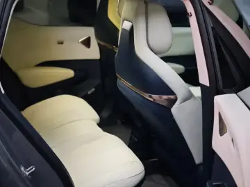 2025 Zeekr X с пробегом 9 200 км