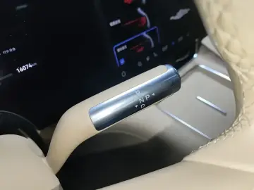 2025 Aito M8 с пробегом 16 100 км