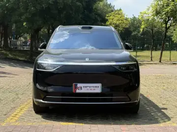 2025 Aito M8 с пробегом 29 000 км