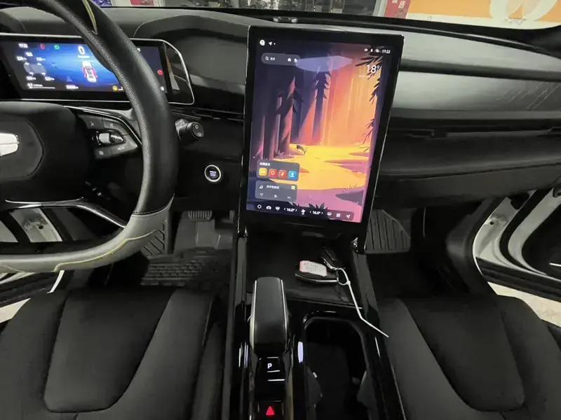 2023 Geely Atlas Pro с пробегом 32 000 км