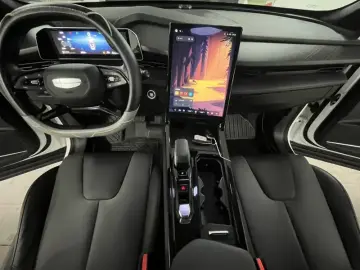 2023 Geely Atlas Pro с пробегом 32 000 км