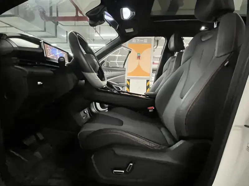 2023 Geely Atlas Pro с пробегом 32 000 км