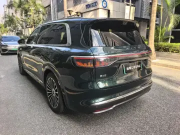 2025 Aito M8 с пробегом 12 800 км