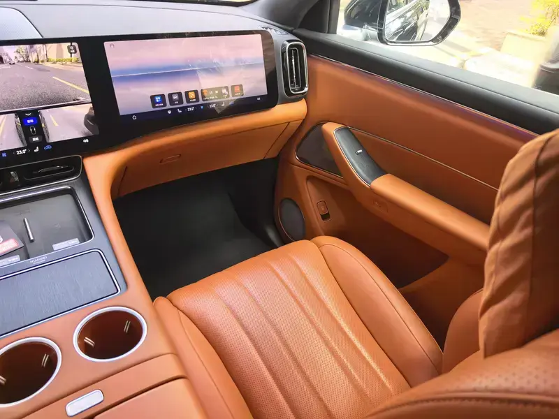 2025 Aito M8 с пробегом 12 800 км