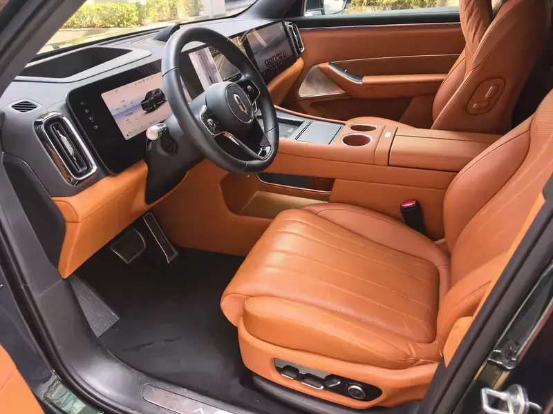 2025 Aito M8 с пробегом 12 800 км