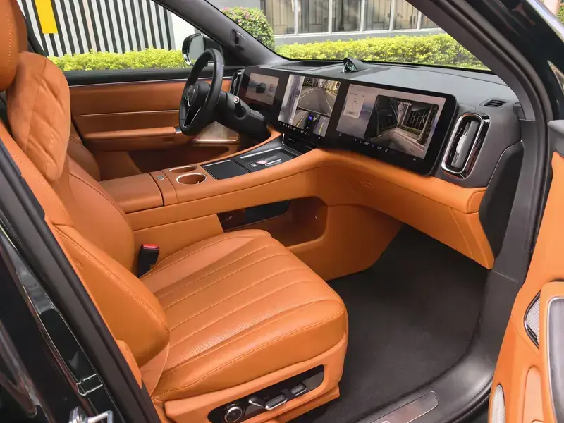 2025 Aito M8 с пробегом 12 800 км