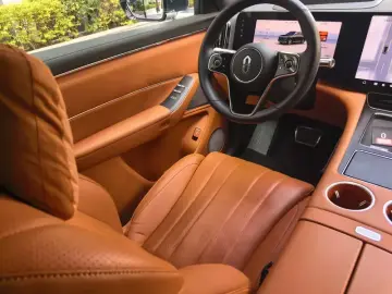 2025 Aito M8 с пробегом 12 800 км