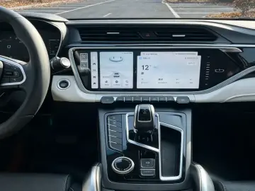 2022 Geely Atlas Pro с пробегом 43 000 км