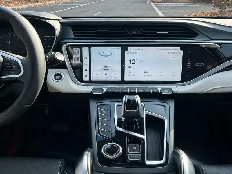 2022 Geely Atlas Pro с пробегом 43 000 км