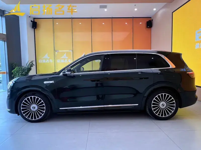 2025 Aito M8 с пробегом 13 000 км