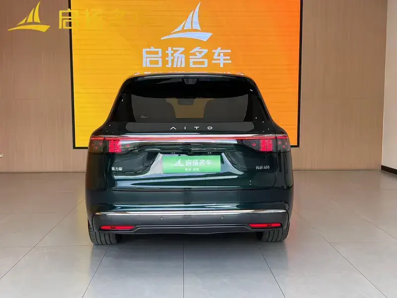 2025 Aito M8 с пробегом 13 000 км