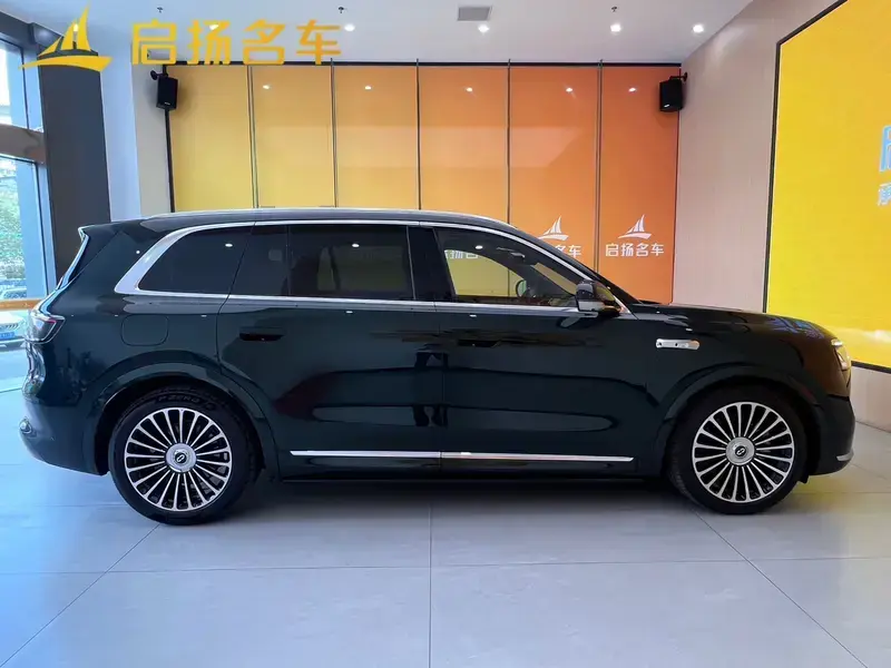 2025 Aito M8 с пробегом 13 000 км