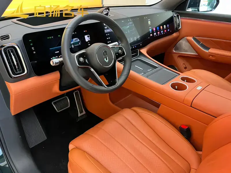 2025 Aito M8 с пробегом 13 000 км