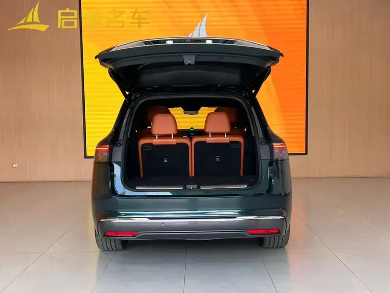 2025 Aito M8 с пробегом 13 000 км