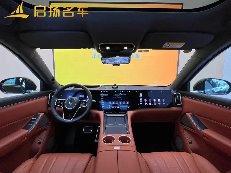 2025 Aito M8 с пробегом 13 000 км