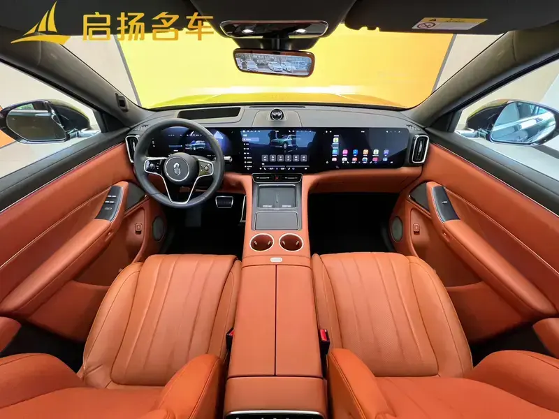 2025 Aito M8 с пробегом 13 000 км