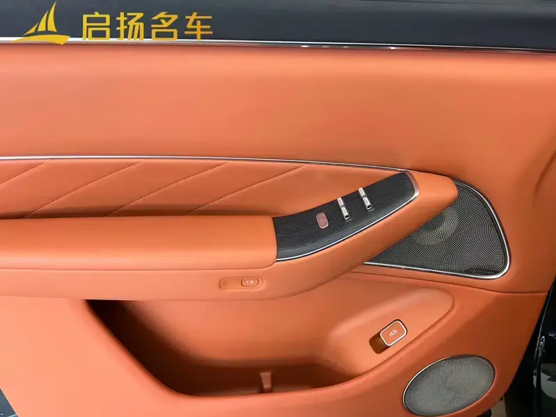 2025 Aito M8 с пробегом 13 000 км
