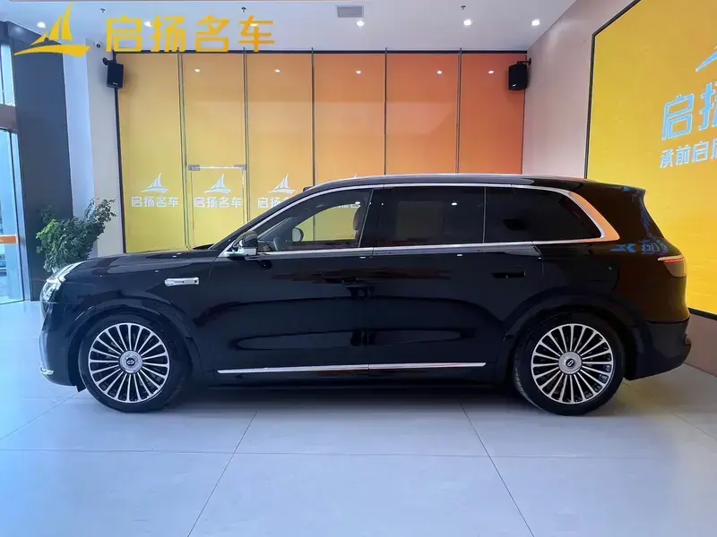2025 Aito M8 с пробегом 22 000 км