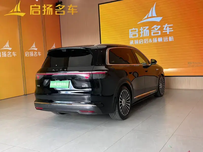 2025 Aito M8 с пробегом 22 000 км