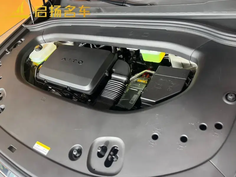 2025 Aito M8 с пробегом 22 000 км