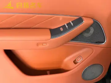 2025 Aito M8 с пробегом 22 000 км
