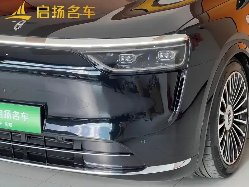2025 Aito M8 с пробегом 22 000 км