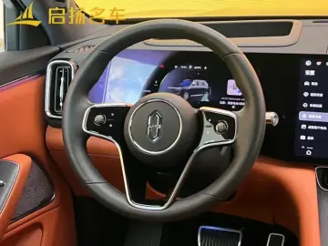 2025 Aito M8 с пробегом 22 000 км