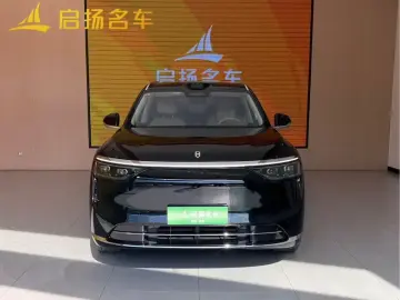 2025 Aito M8 с пробегом 9 000 км