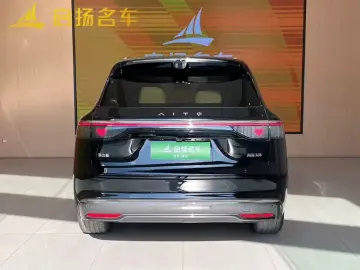 2025 Aito M8 с пробегом 9 000 км