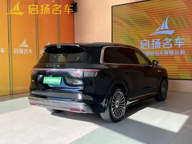 2025 Aito M8 с пробегом 9 000 км