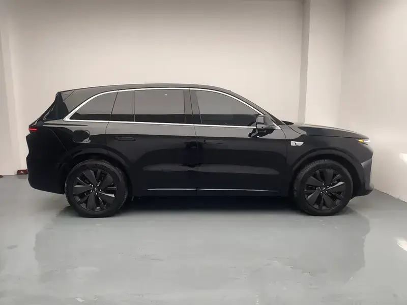 2025 Li Auto (Lixiang) L6 с пробегом 27 600 км