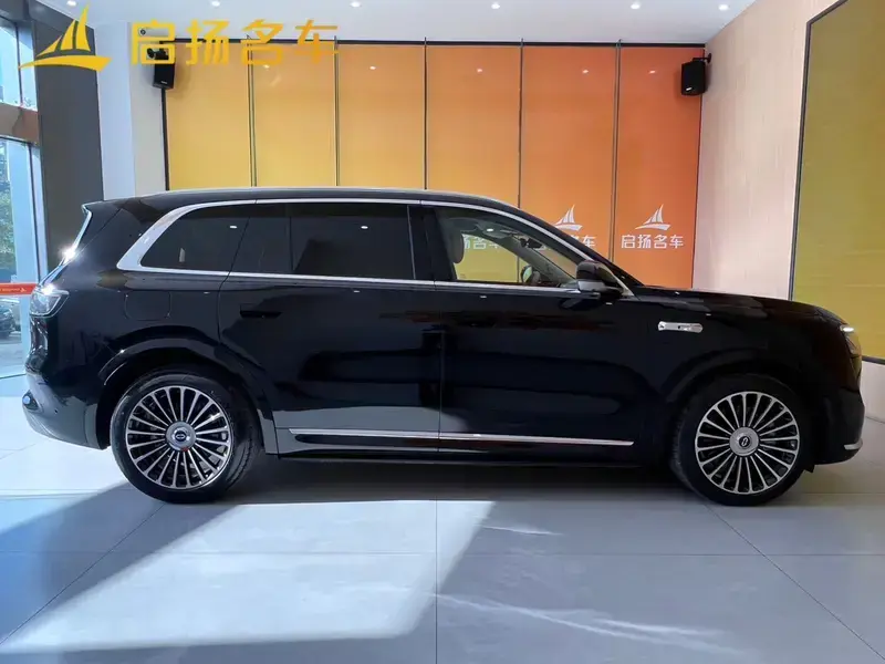 2025 Aito M8 с пробегом 9 000 км