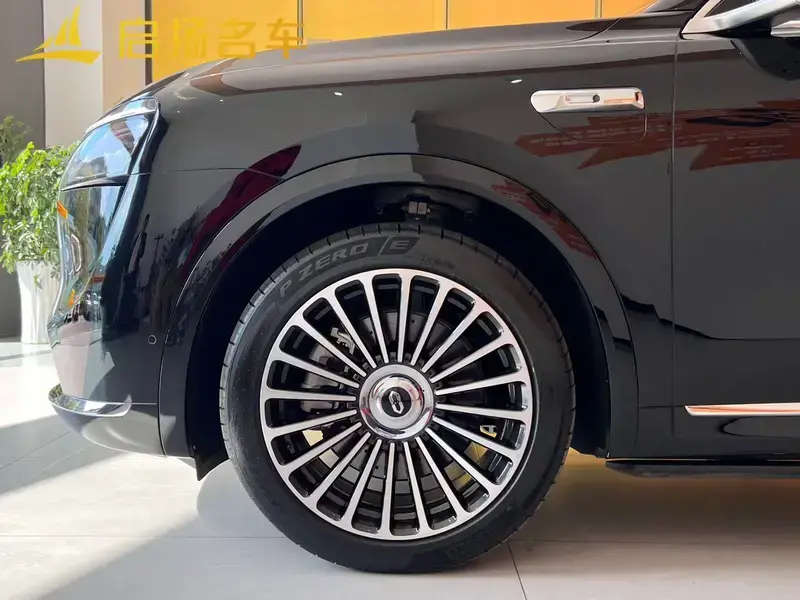 2025 Aito M8 с пробегом 9 000 км