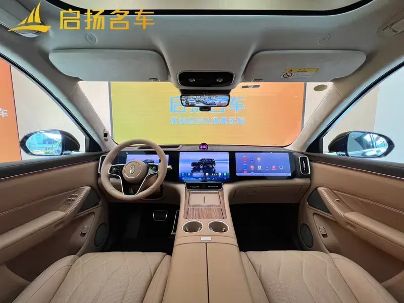 2025 Aito M8 с пробегом 9 000 км