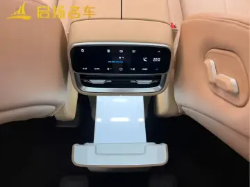 2025 Aito M8 с пробегом 9 000 км