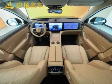 2025 Aito M8 с пробегом 9 000 км