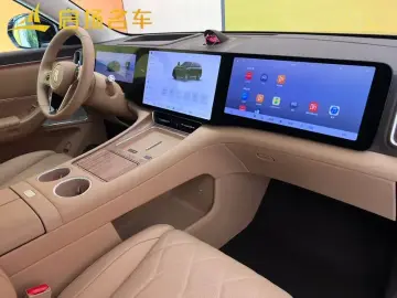 2025 Aito M8 с пробегом 9 000 км