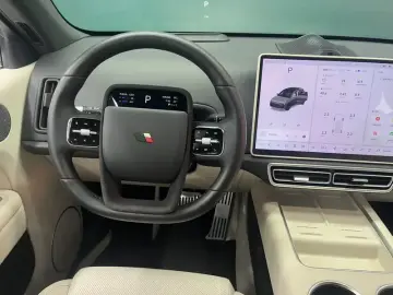 2024 Li Auto (Lixiang) L6 с пробегом 45 000 км