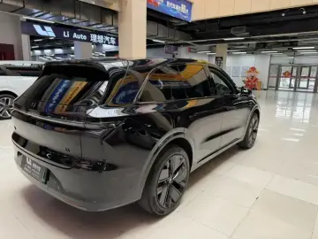 2025 Li Auto (Lixiang) L6 с пробегом 40 000 км