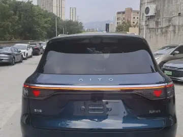 2025 Aito M8 с пробегом 24 000 км