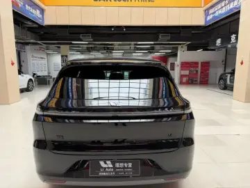 2025 Li Auto (Lixiang) L6 с пробегом 40 000 км
