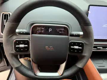 2025 Li Auto (Lixiang) L6 с пробегом 40 000 км