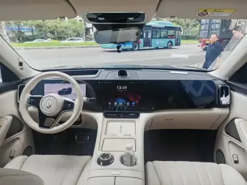 2025 Aito M8 с пробегом 24 000 км