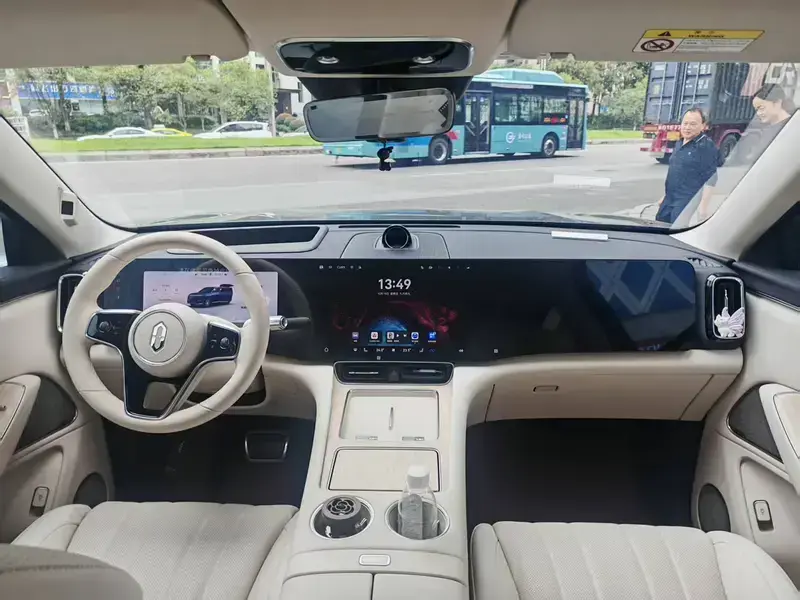 2025 Aito M8 с пробегом 24 000 км
