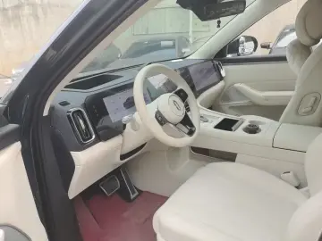 2025 Aito M8 с пробегом 24 000 км
