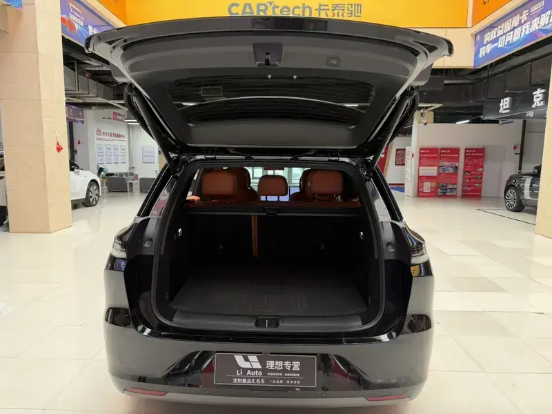 2025 Li Auto (Lixiang) L6 с пробегом 40 000 км
