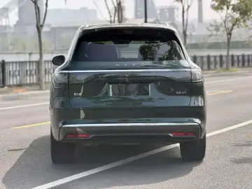 2025 Aito M8 с пробегом 20 000 км