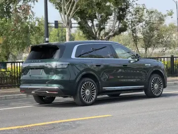 2025 Aito M8 с пробегом 20 000 км