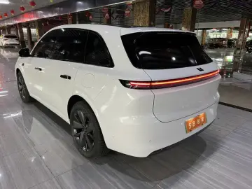 2025 Li Auto (Lixiang) L6 с пробегом 9 000 км